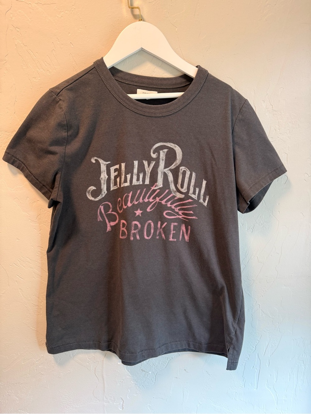 Jelly Roll 'Beautifully Broken' Graphic Women’s T-Shirt - Charcoal